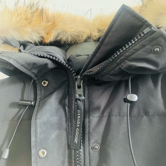 Canada Goose, Shelburne Parka Heritage, Black, Size Small with Fur Trim Hood - Picture 4 of 16